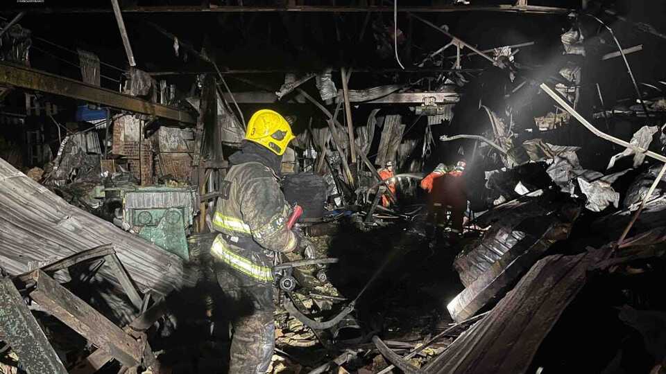 Уламки дронів і пожежа пошкодили кілька будівель