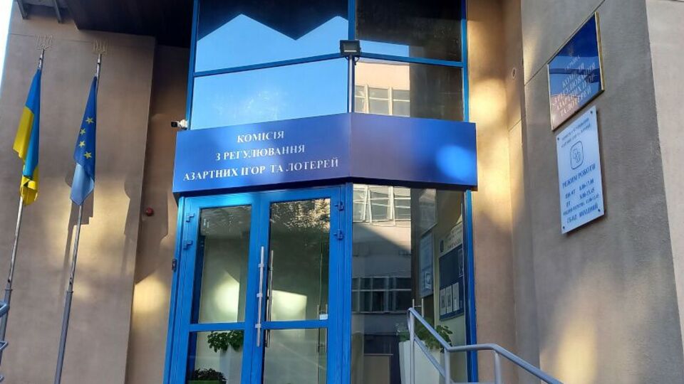 В комиссии уточнили, что с целью выявления фактов контроля за соискателями лицензий комиссия обращается в правоохранительные органы