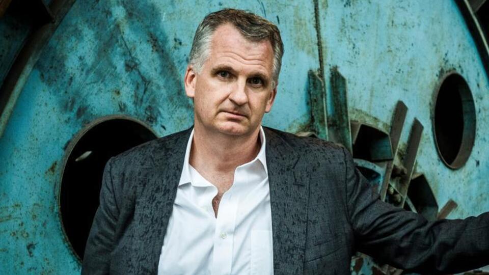 Снайдер заявляє, що у планах – ще така сама сума