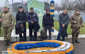 Група чоловіків призовного віку намагалася втекти з України на човні
