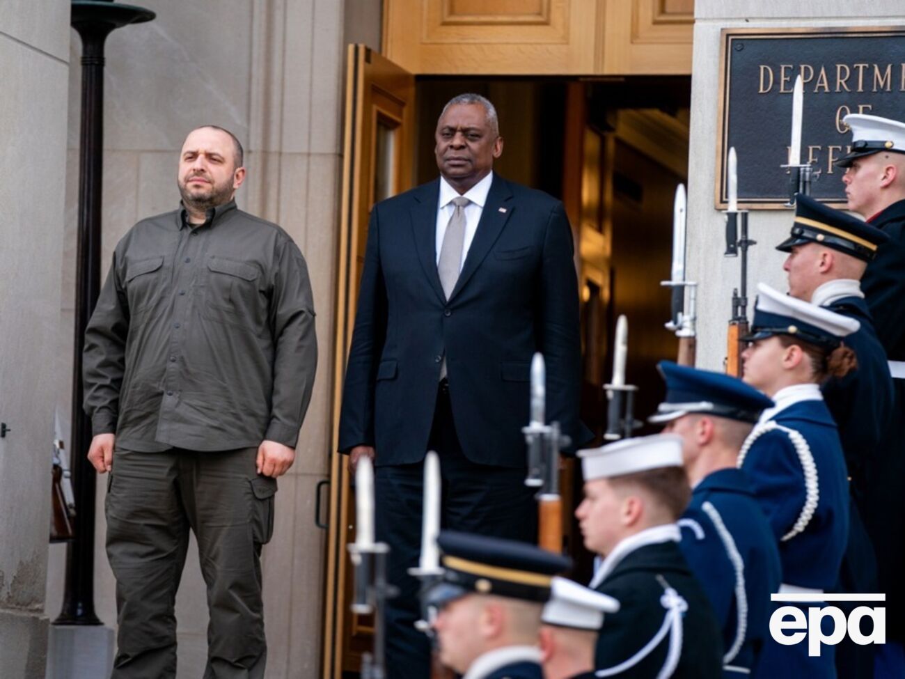 Умєров і Остін "пообіцяли підтримувати тісний контакт", зазначили в Пентагоні