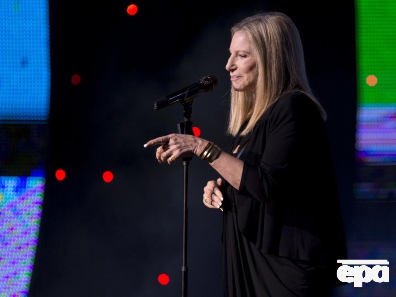 Стрейзанд – володарка двох "Оскарів", премій "Еммі", "Греммі", "Золотий глобус"