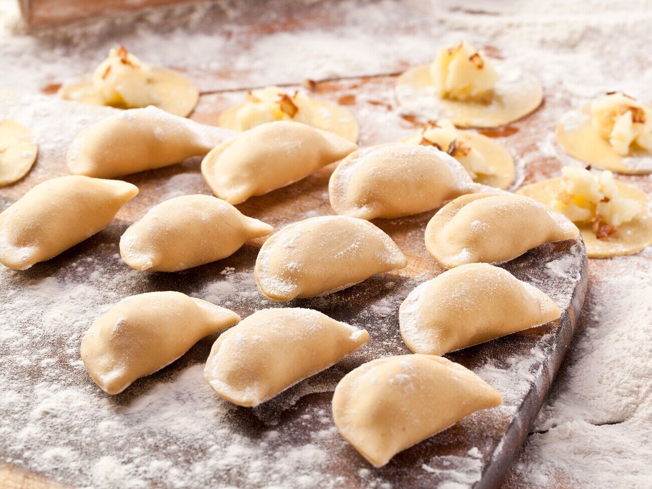 Варите вареники в подсоленной воде в течение пяти минут