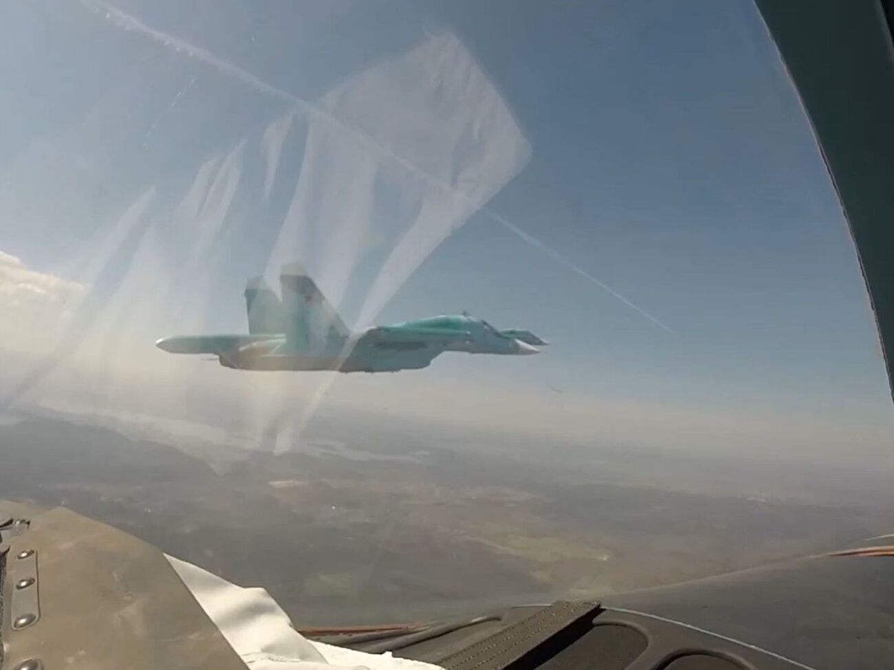 Оккупанты в своих пабликах подтверждают сбитие Су-34, желают им "вечного полета", отметил Игнат