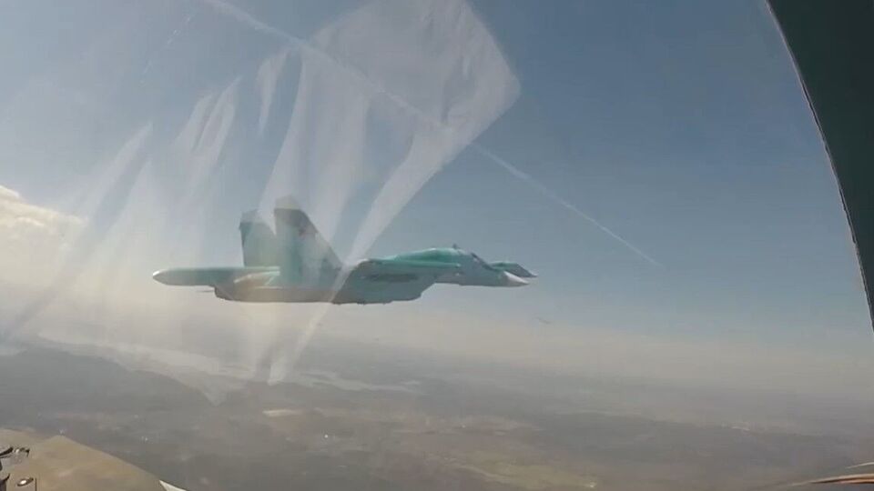Оккупанты в своих пабликах подтверждают сбитие Су-34, желают им "вечного полета", отметил Игнат