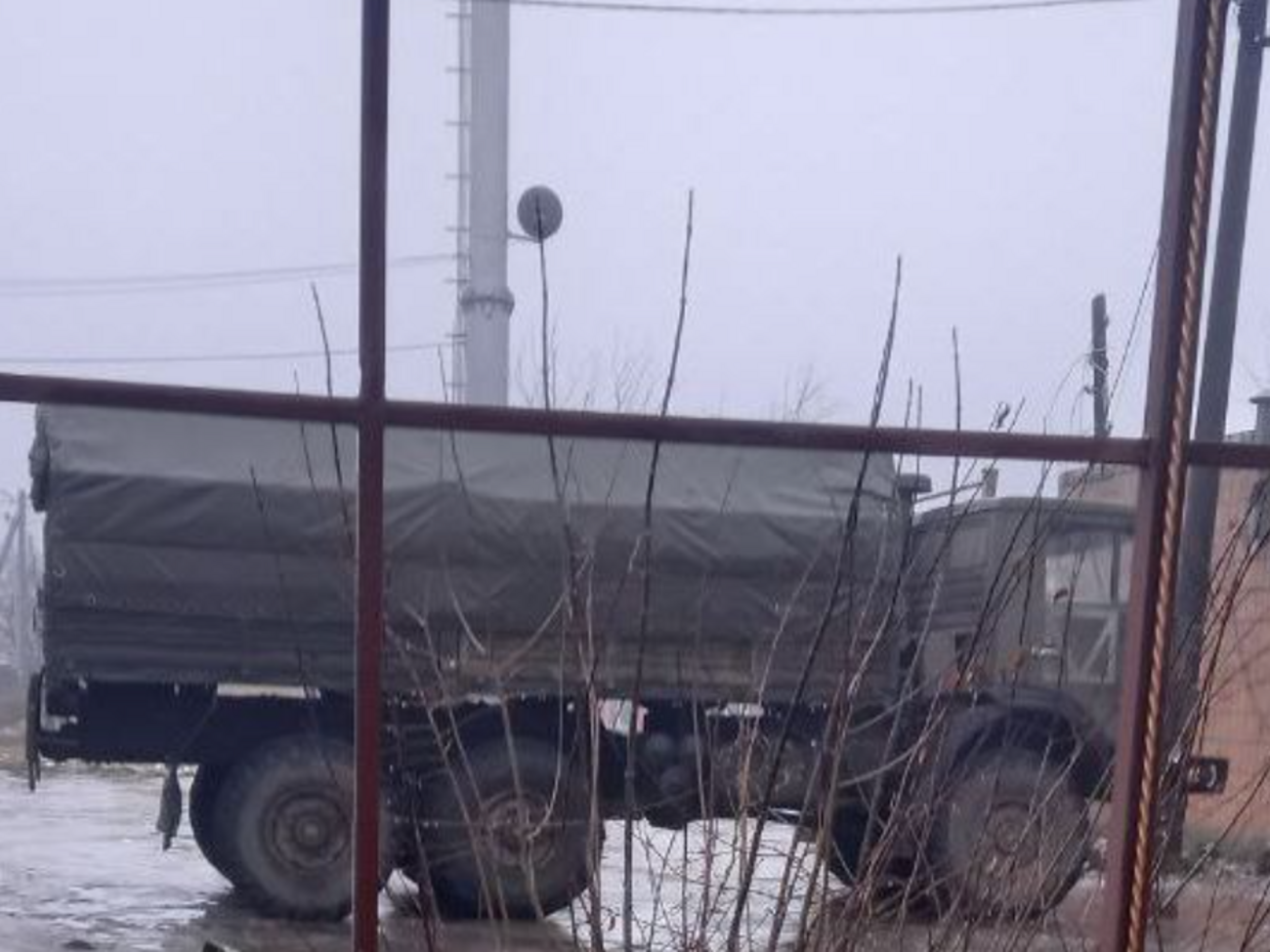 Россияне не прекращают трензит военной техники через Мариуполь, отметил Андрющенко