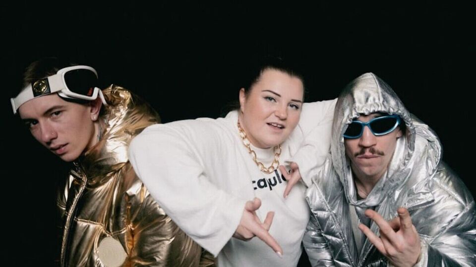 Совместная песня alyona alyona с рэперами получила название "Ми вас вітаєм"