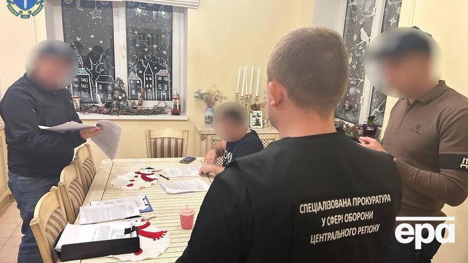 За версією слідства, посадовець оформлював фальшиві відрядження депутатам