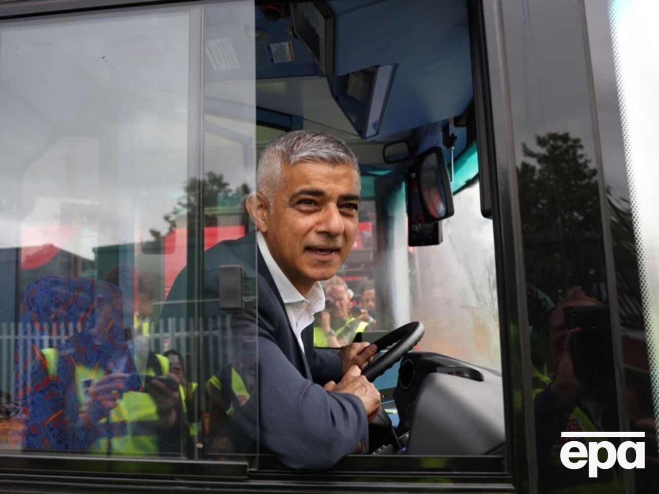 Хан заговорил о "жизненно важной поддержке народа Украины"