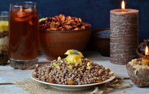 Щоб зерна пшениці добре розварилися, її треба замочити на ніч у холодній воді