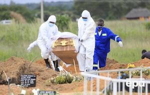 По данным ВОЗ, в мире скончались почти 7 млн пациентов с COVID-19