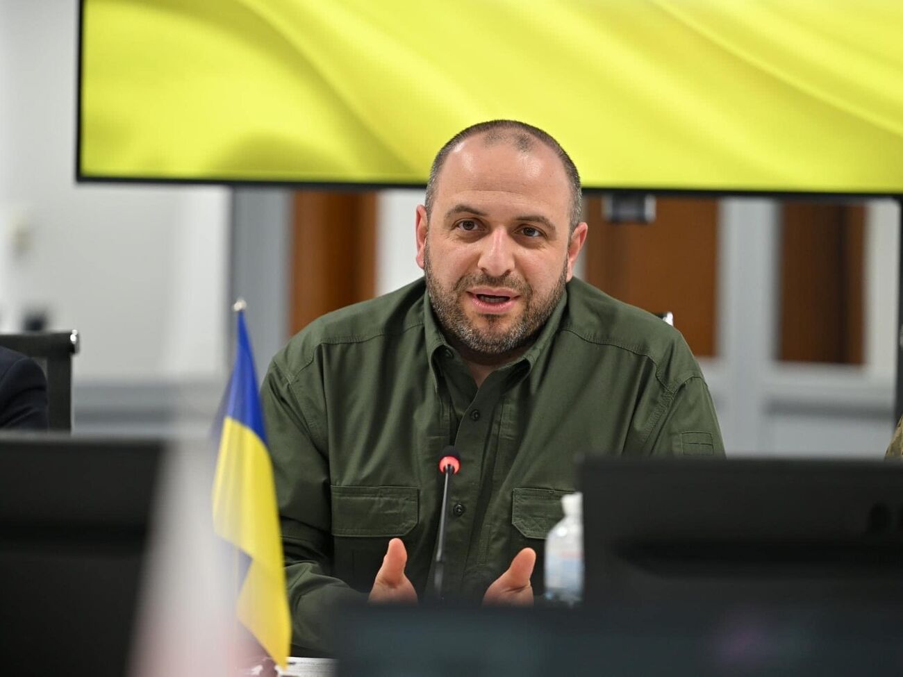 За словами Умєрова, тепер якщо Україна дістає міжнародну технічну допомогу, то видно, як і від кого вона надходить