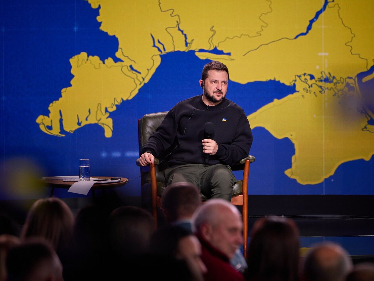 Зеленского власть не "изъязвила", считает Невзоров