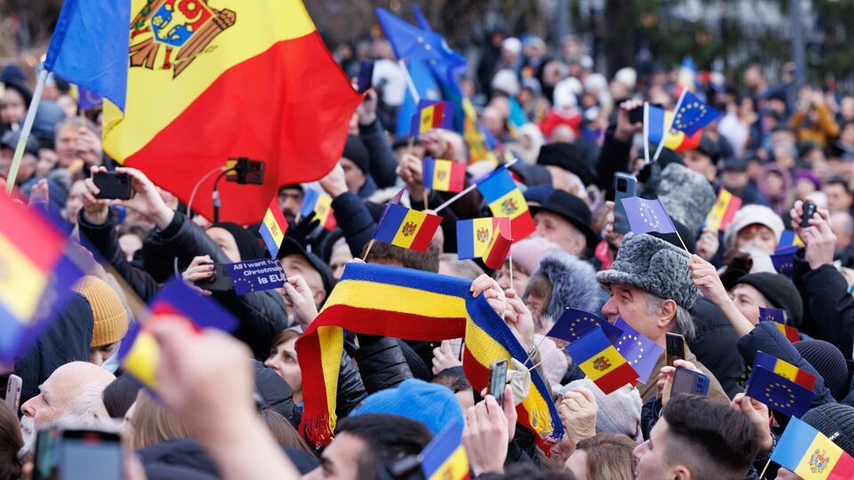 Санду просить парламент схвалити референдум