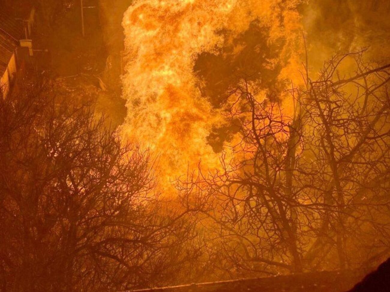 Рятувальникам, які прибули на місце події, росіяни заважали повторними обстрілами