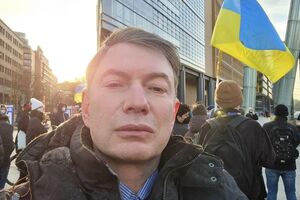 В цирке "Россия" идет фарс "Выборы". Допускаются только актеры, которые прошли жесткий кастинг. Критерии – еще большая, чем у главного героя, непривлекательность