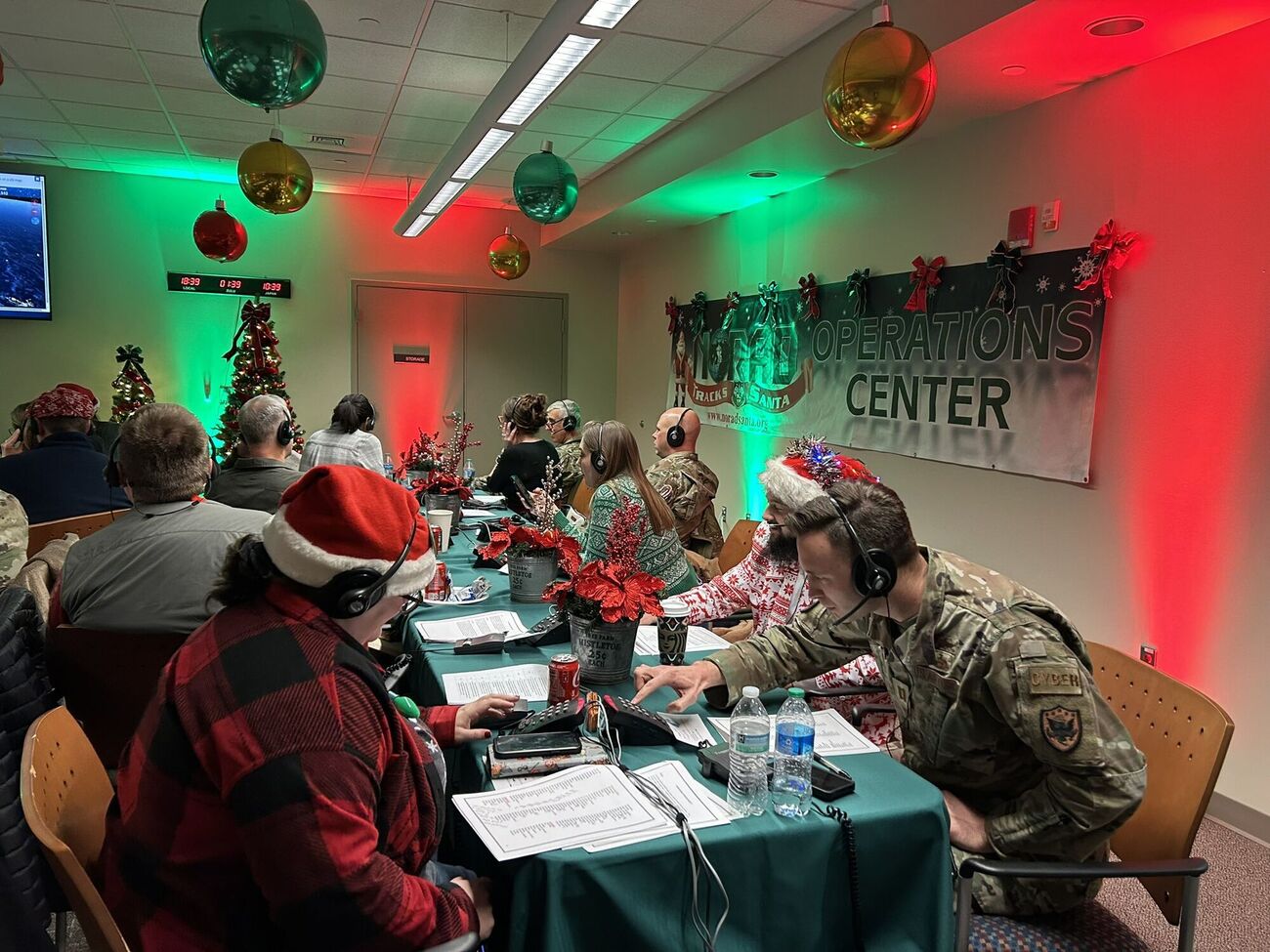 Военные следят за перемещением Санты