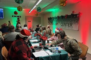 Военные следят за перемещением Санты