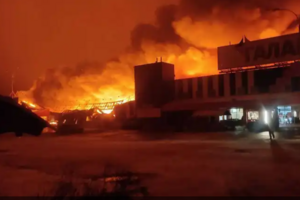 В горловском "Эпицентре", который оккупанты называют "Галактика", был сильный пожар в результате вероятных прилетов