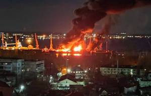 У порту Феодосії українська авіація знищила російський ВДК "Новочеркасск"