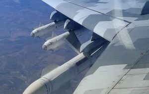 Украинская тактическая авиация уничтожила крылатыми ракетами БДК "Новочеркасск" в порту Феодосии