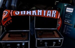Передали обладнання на донецький напрямок разом із "Шахтарем" представники групи "Метінвест" і колишній керівник АКХЗ