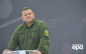 Залужний: Ми захищаємо кожен клаптик нашої землі. Кожен клаптик. Але коли на цьому вузенькому клаптику ворожі снаряди починають перекопувати це місце разом із камінням, із землею та нашими бійцями – життя наших бійців нам важливіші