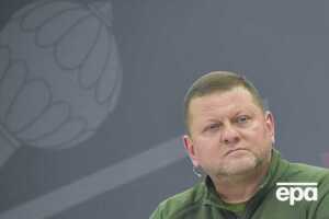 Залужный: Мы защищаем каждый клаптик нашей земли. Каждый клаптик. Но когда на этом узком клаптике вражеские снаряды начинают перекапывать это место вместе с камнями, с землей и нашими бойцами – жизни наших бойцов нам важнее