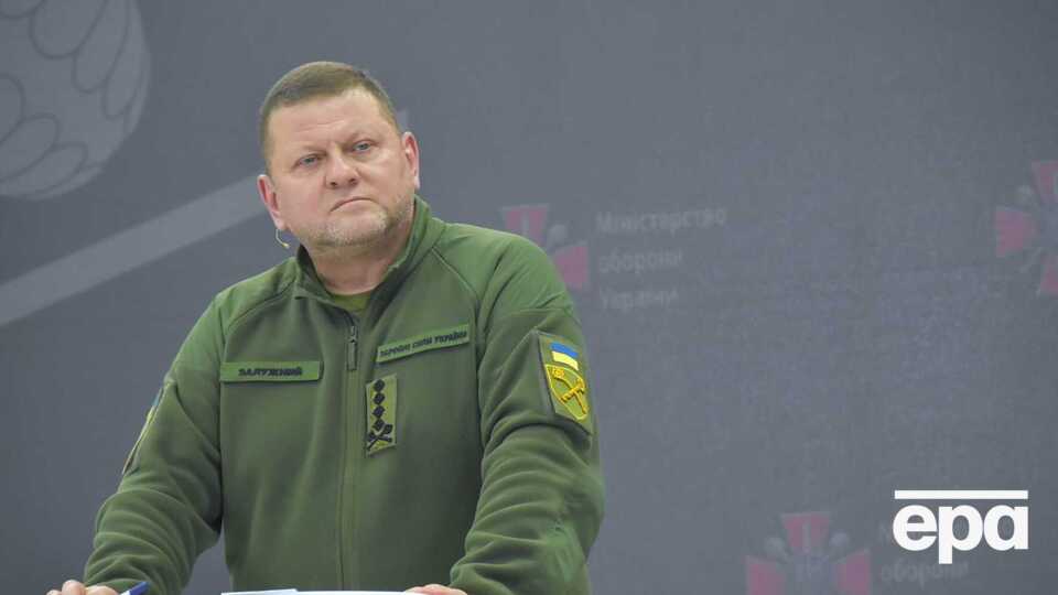 Залужний: Ми захищаємо кожен клаптик нашої землі. Кожен клаптик. Але коли на цьому вузенькому клаптику ворожі снаряди починають перекопувати це місце разом із камінням, із землею та нашими бійцями – життя наших бійців нам важливіші