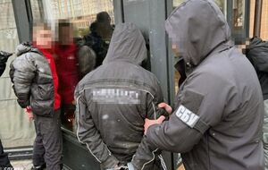 Служба безопасности задержала трех участников группировки при получении ими части денег от потерпевшего