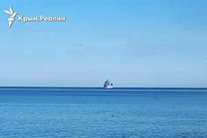 Журналисты предполагают, что из бухты отошли один военный корабль и один военный катер Черноморского флота РФ