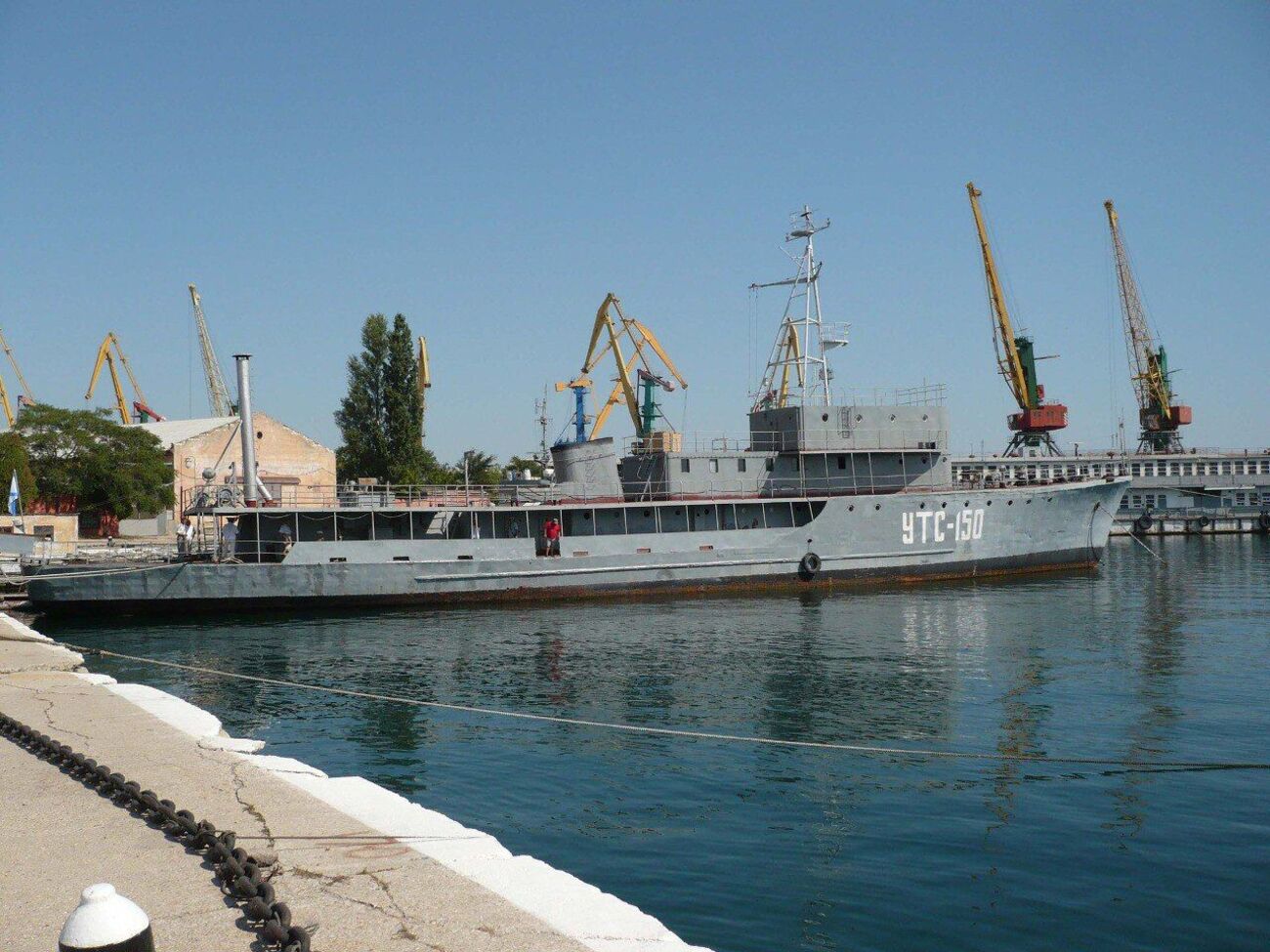 Ще одне російське судно зазнало пошкоджень унаслідок удару по порту Феодосії