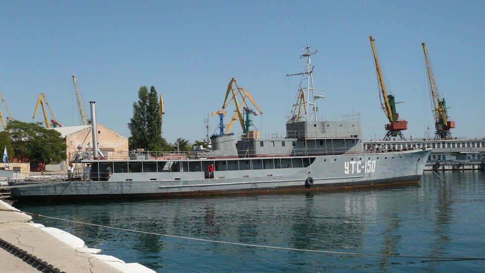 Еще одно российское судно пострадало в результате удара по порту Феодосии