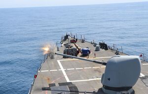 Эсминец, работавший по воздушным целям, принадлежит к авианосной группе USS Dwight D. Eisenhower