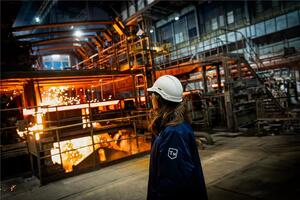 В сентябре временным морским коридором последовали первые суда с металлом