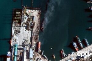Спутниковые снимки показали, что в Феодосии пострадали два корабля страны-агрессора