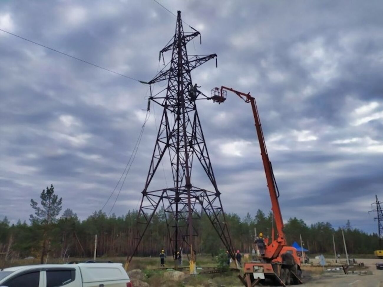 Зазначають, що енергетики були першими, хто після військових заходив у деокуповані населені пункти