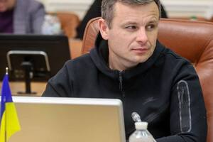 На військових складах має бути досить необхідного спорядження і зброї, зазначив Марченко