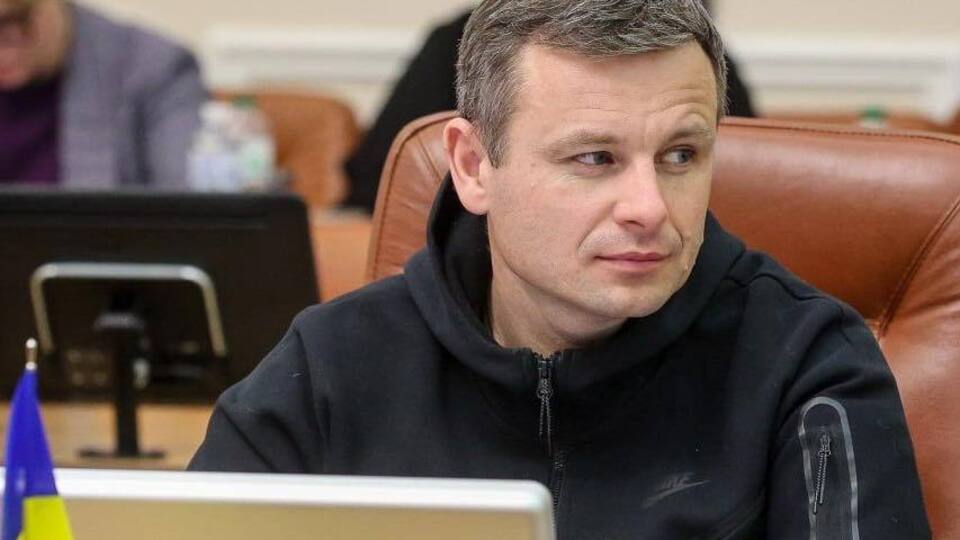 На військових складах має бути досить необхідного спорядження і зброї, зазначив Марченко