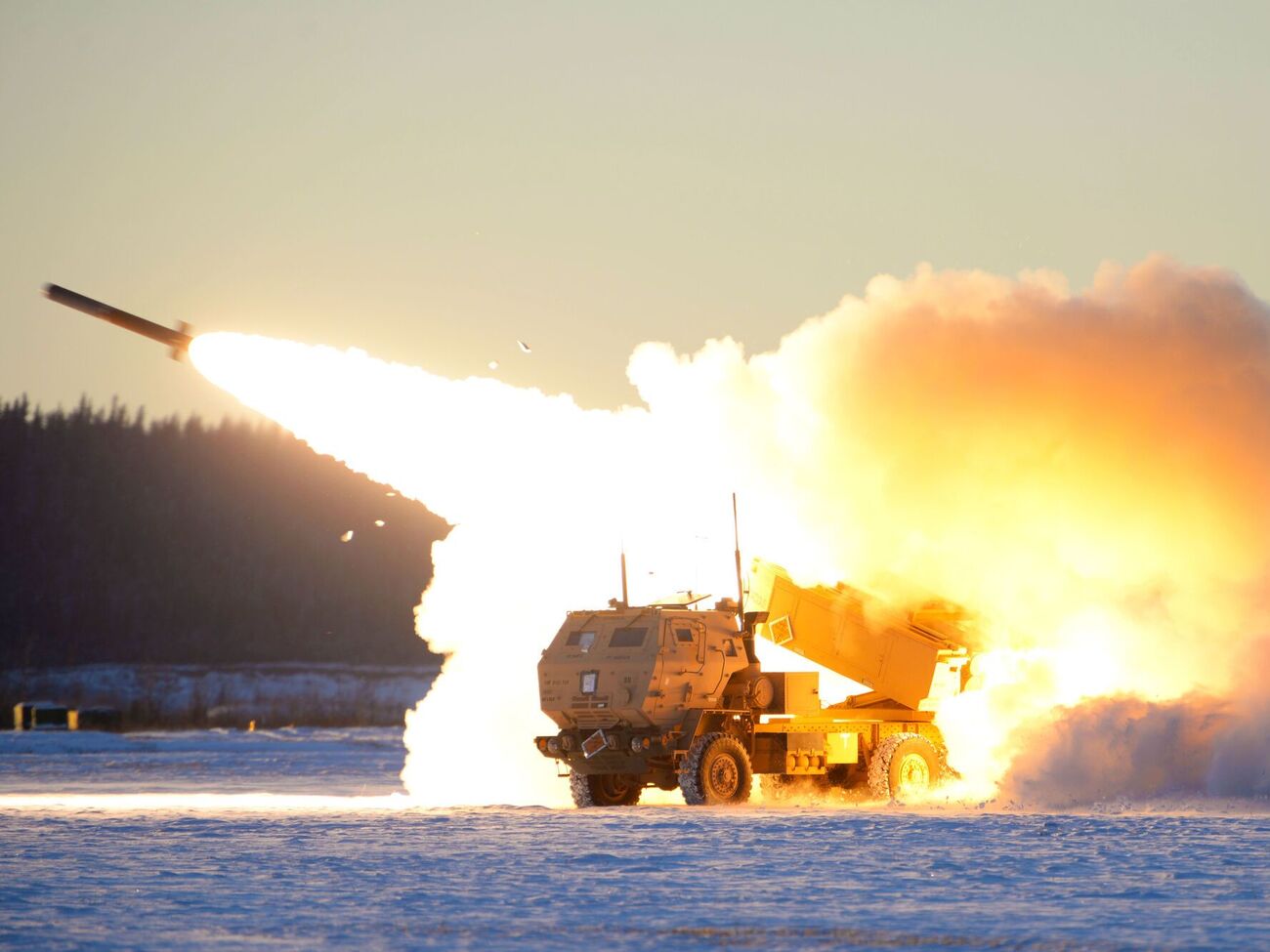 В новый пакет военной помощи Украине от США вошли дополнительные боеприпасы для РСЗО HIMARS, отметили в Пентагоне
