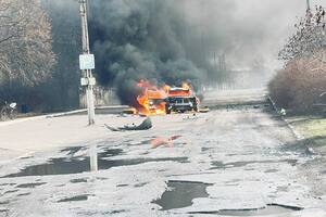 Унаслідок ворожого обстрілу загорівся автомобіль