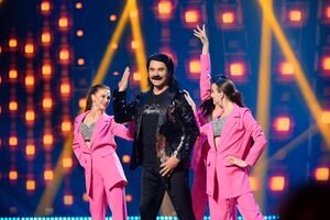 Зібров вважає, що міг би зіграти роль героя-коханця в кіно чи на сцені