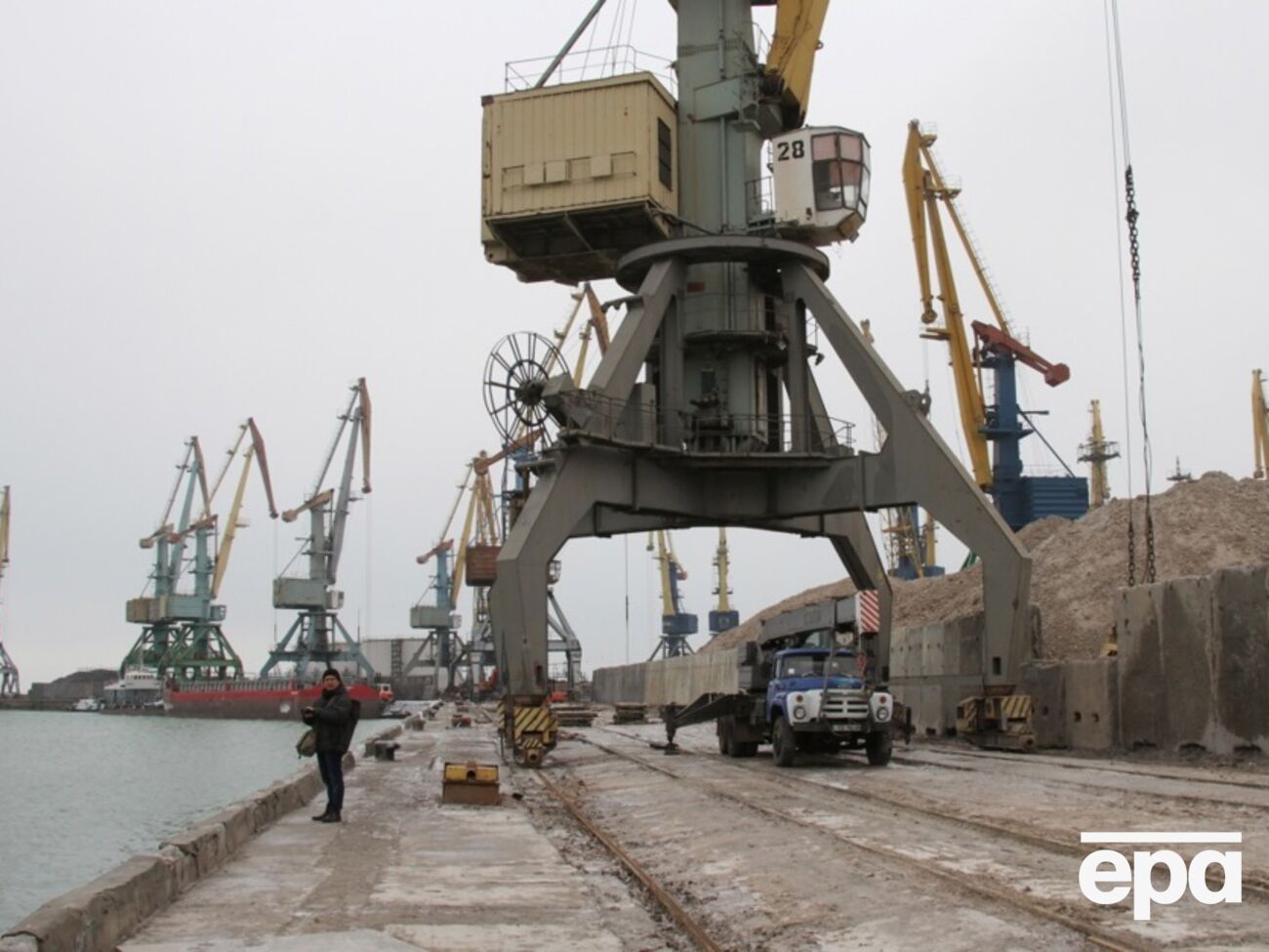 Оккупанты используют бердянский порт для завоза оружия
