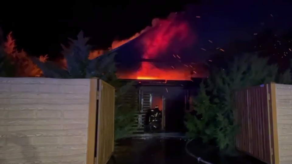 Федоров рассказал о пожаре в бане, который устроили местные "спасатели", отмечая "профессиональный праздник"