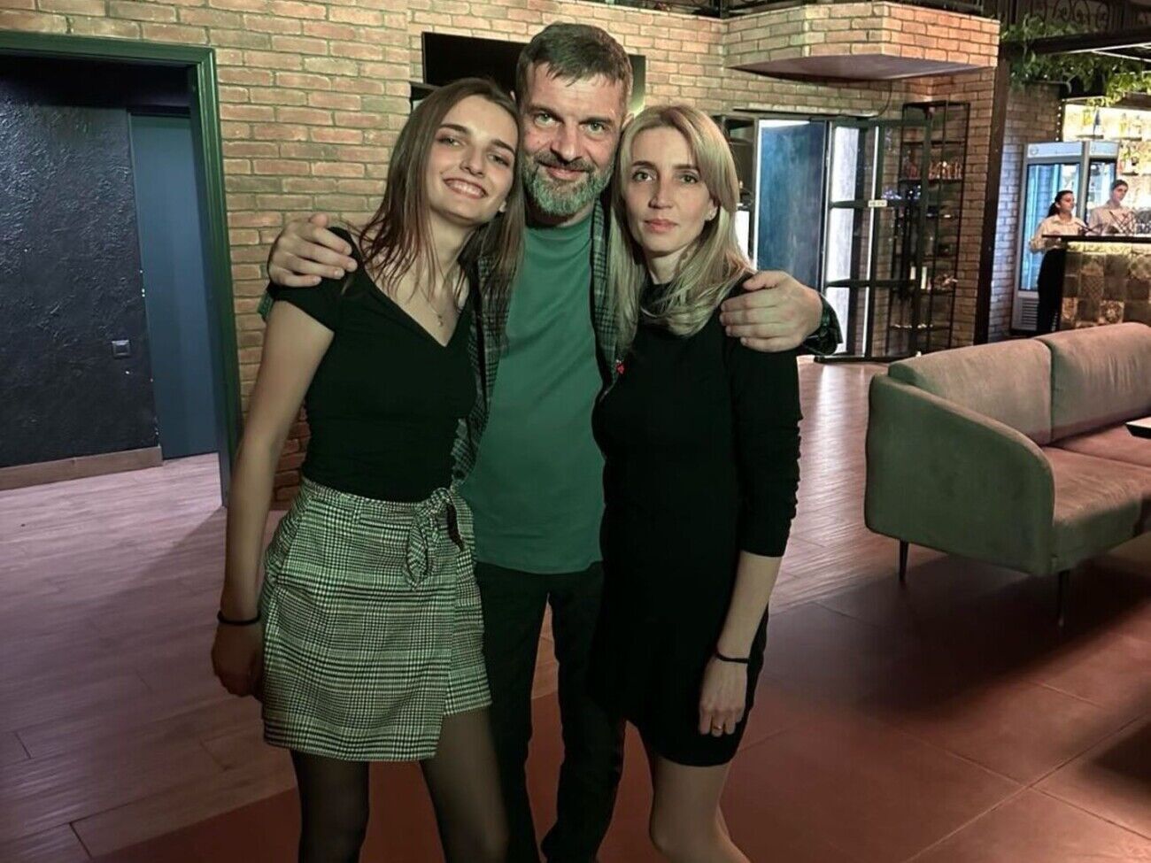 Дианов расстался с женой (справа) в 2011 году, когда их дочери (слева) было 10 лет