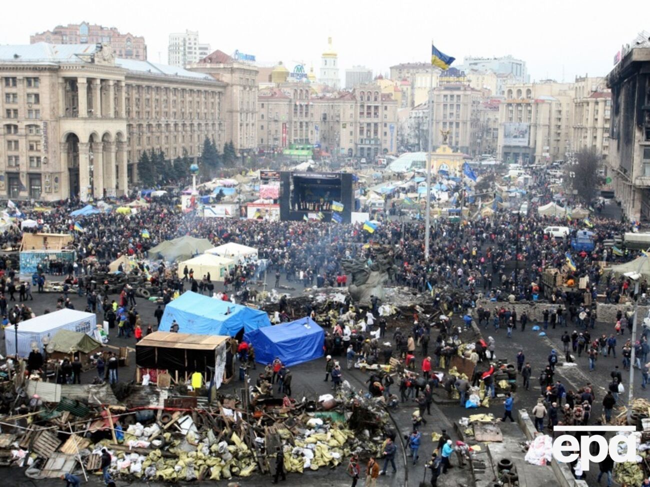 Із 21 листопада 2013 року до кінця лютого 2014 року по всій Україні відбувалися протести, яким дали назву Євромайдан