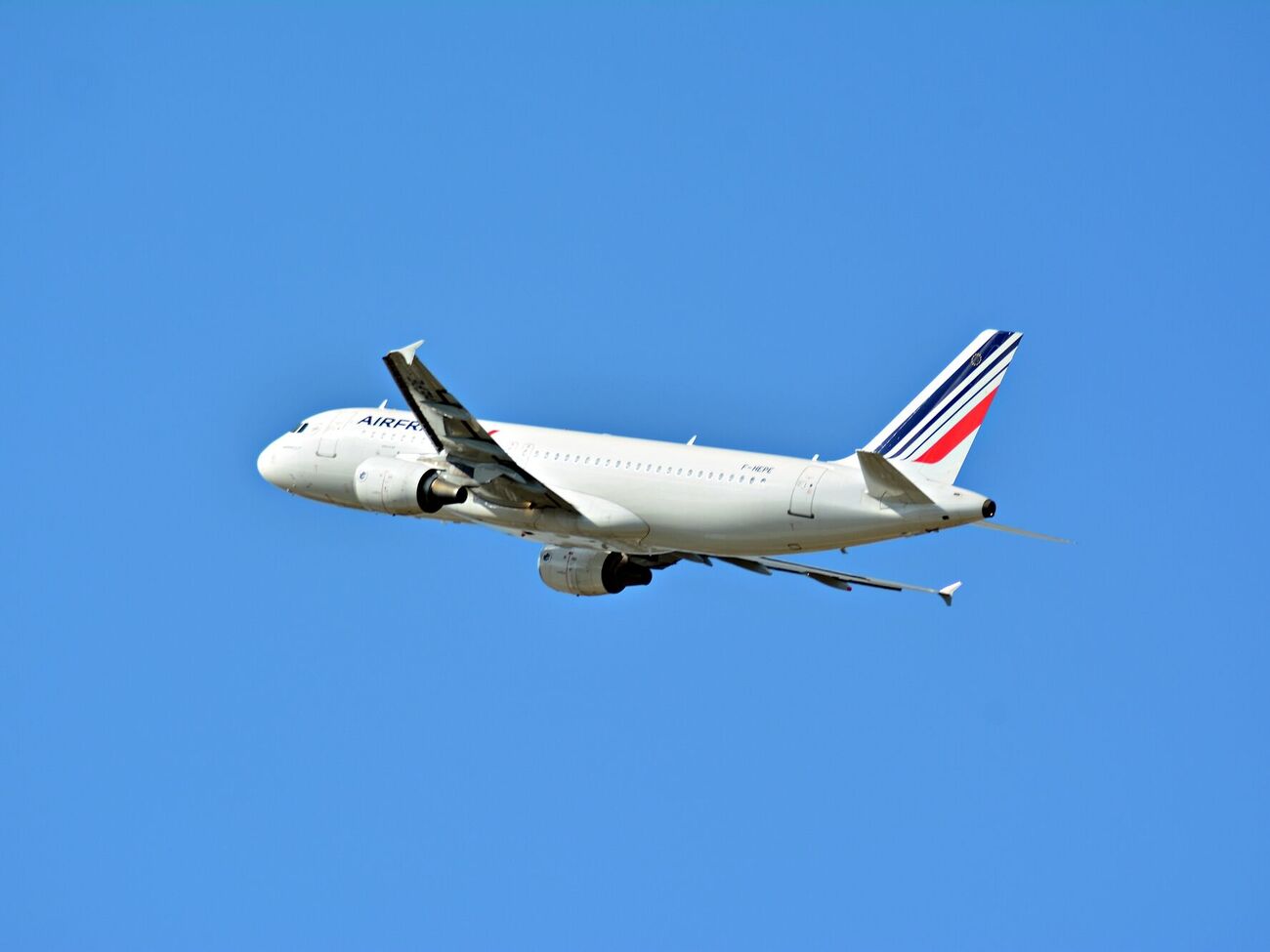 Українське міністерство хоче стягнути в дохід держави два середньомагістральні пасажирські літаки Ан-148-100Е