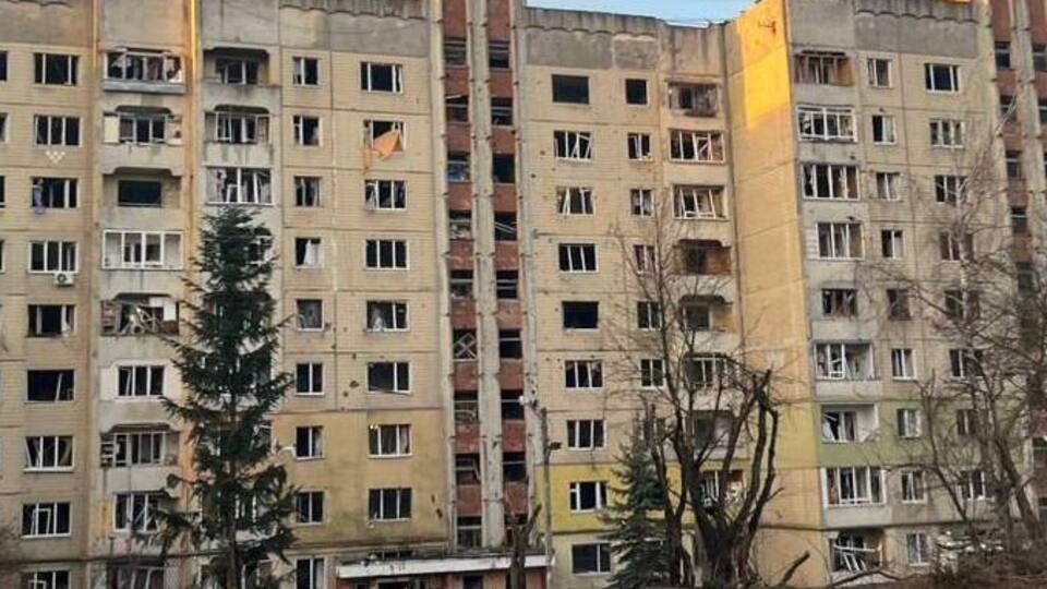 Под вражеский обстрел попал жилой дом на улице Хоткевича