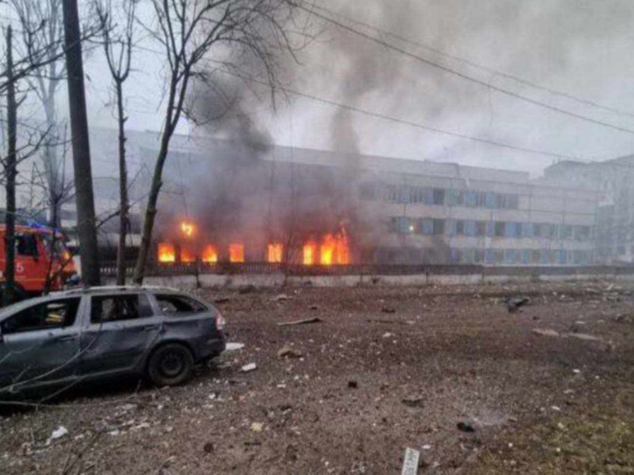 В Днепре российской ракетой разрушен роддом, возник пожар