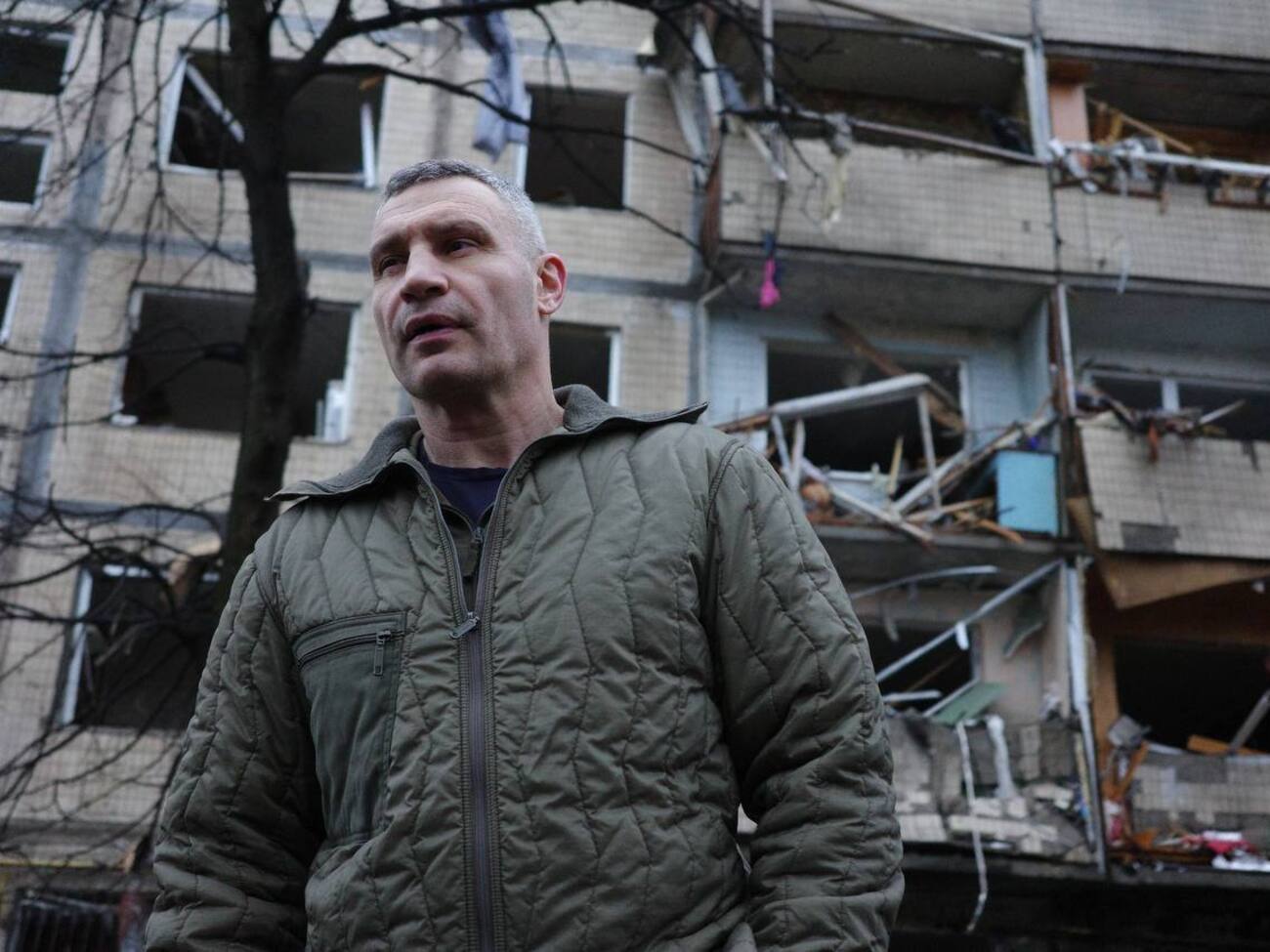 За словами Кличка, ще трьох людей уже дістали з-під завалів